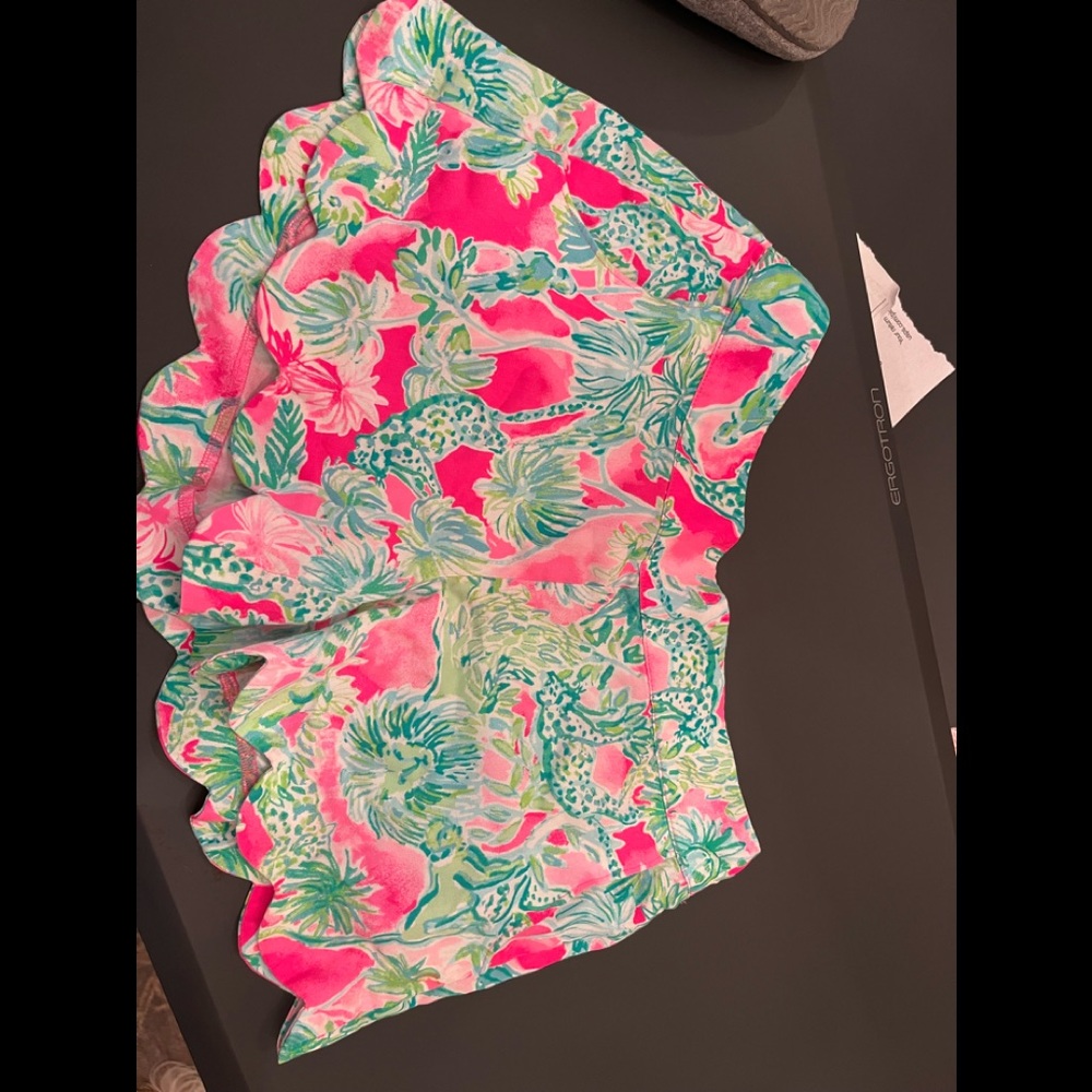 Lillly Pulitzer shorts, size small with posters and classic scalloped preppy